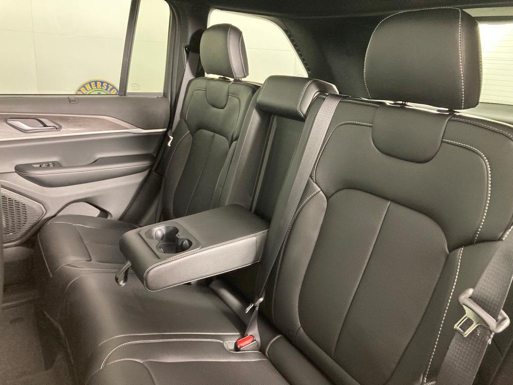 new 2025 Jeep Grand Cherokee car, priced at $51,500