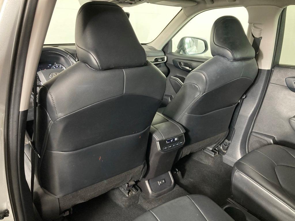 used 2021 Toyota Highlander car, priced at $33,369