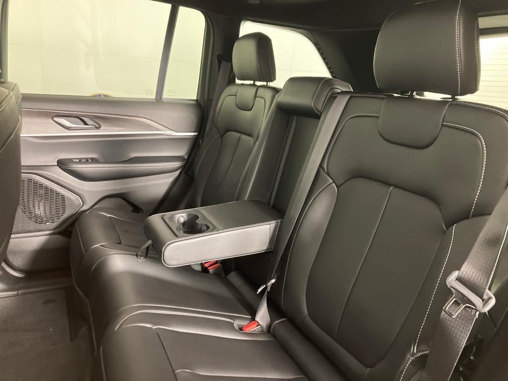 new 2025 Jeep Grand Cherokee car, priced at $48,016