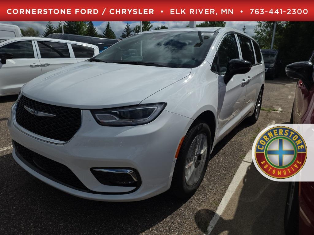 new 2026 Chrysler Pacifica car, priced at $46,910