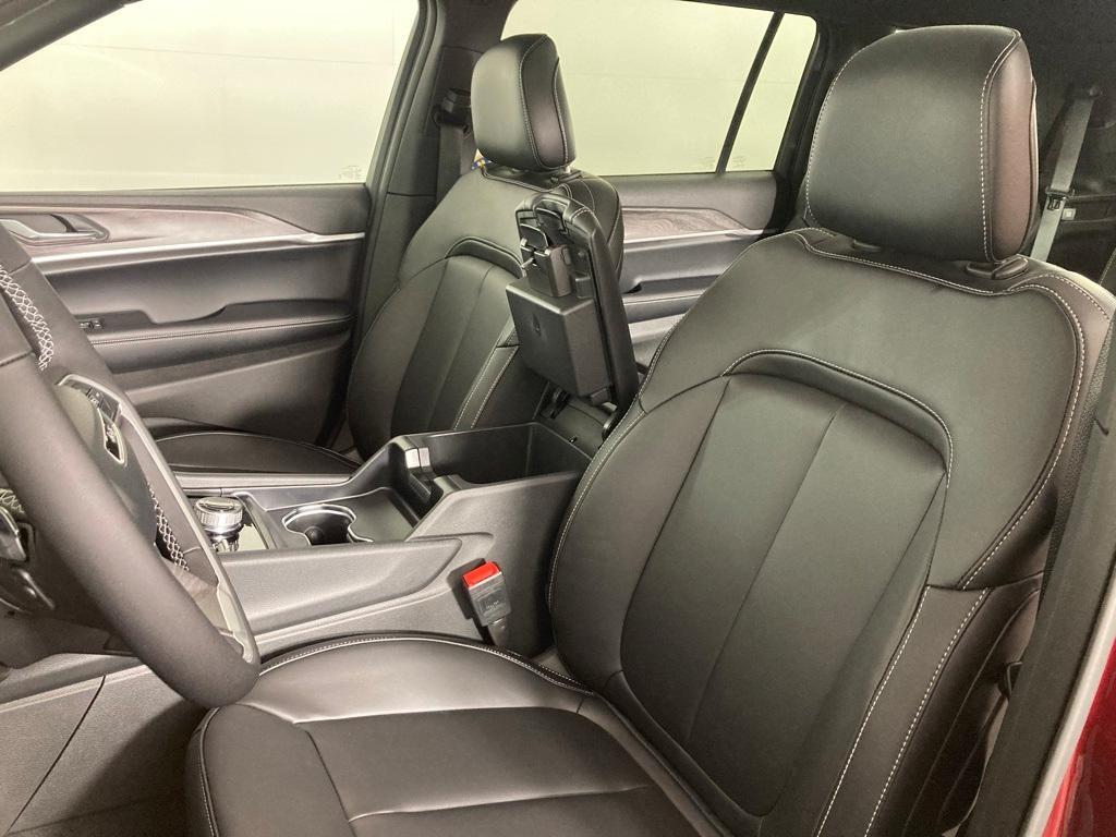 new 2025 Jeep Grand Cherokee L car, priced at $48,090