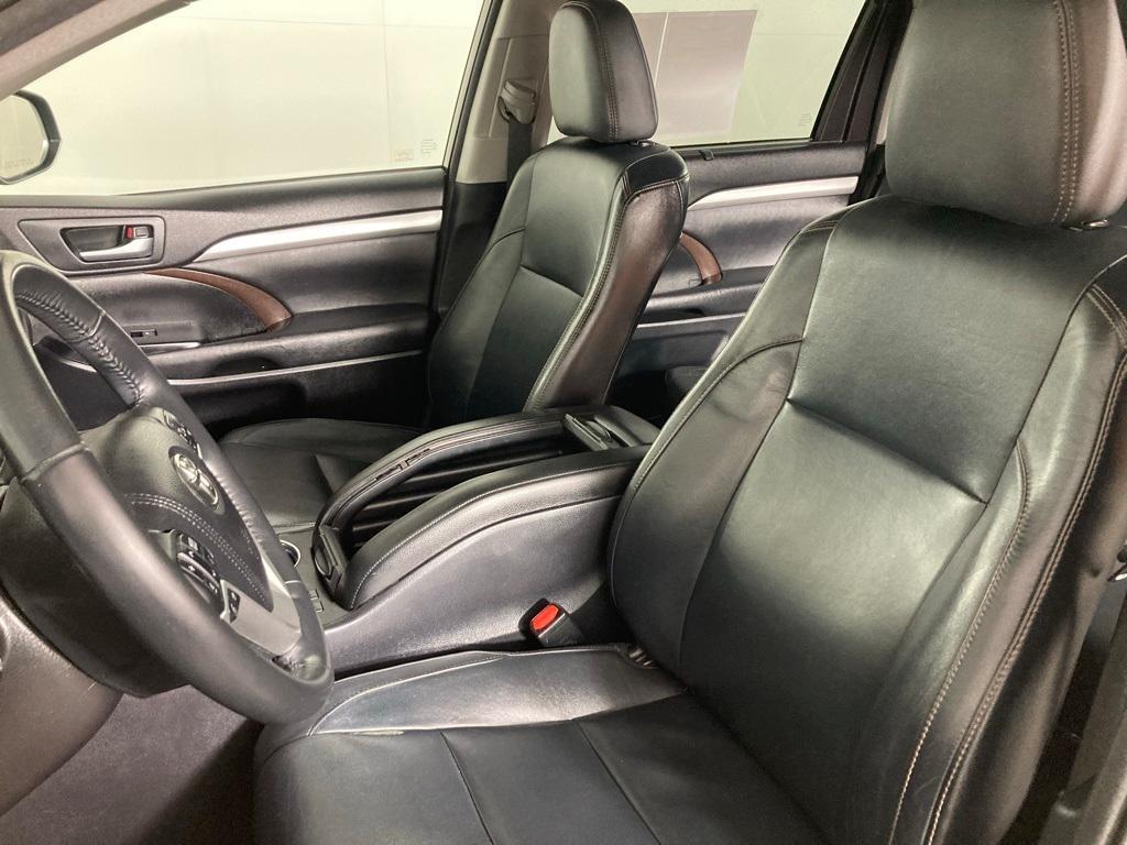 used 2015 Toyota Highlander car, priced at $16,497