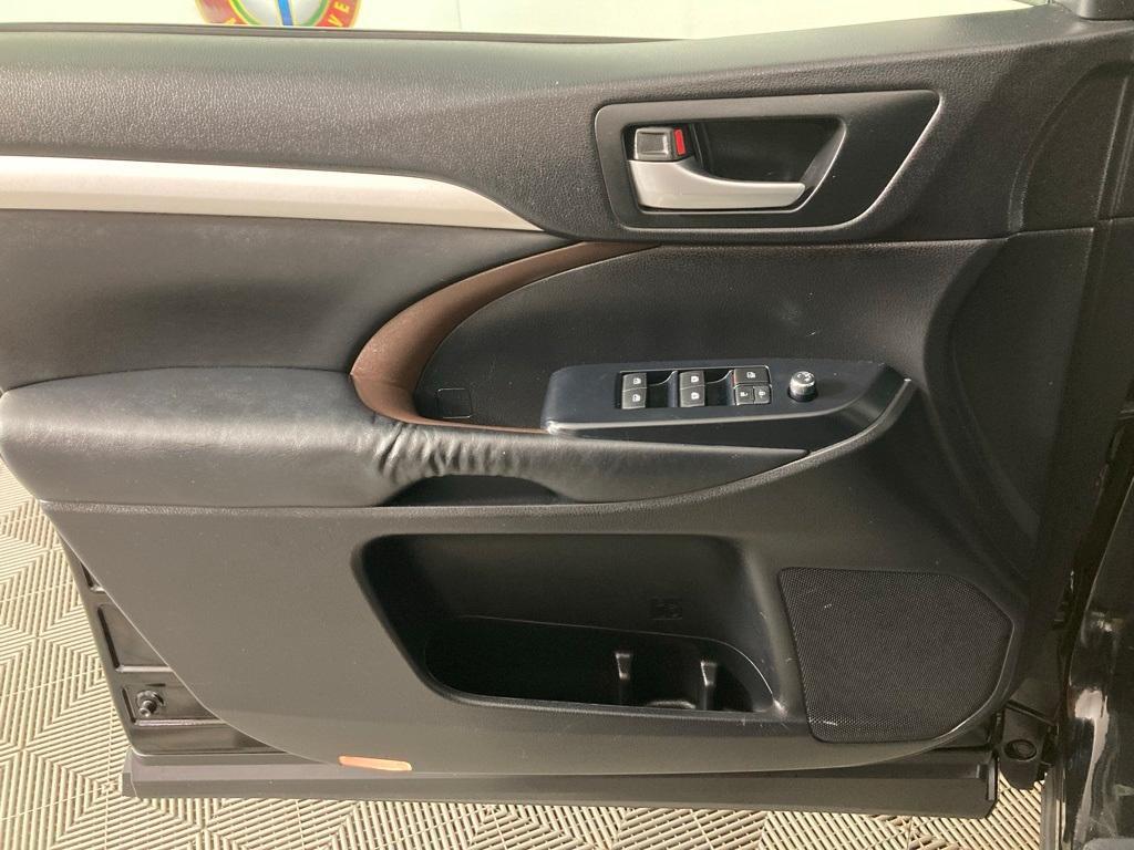 used 2015 Toyota Highlander car, priced at $16,497