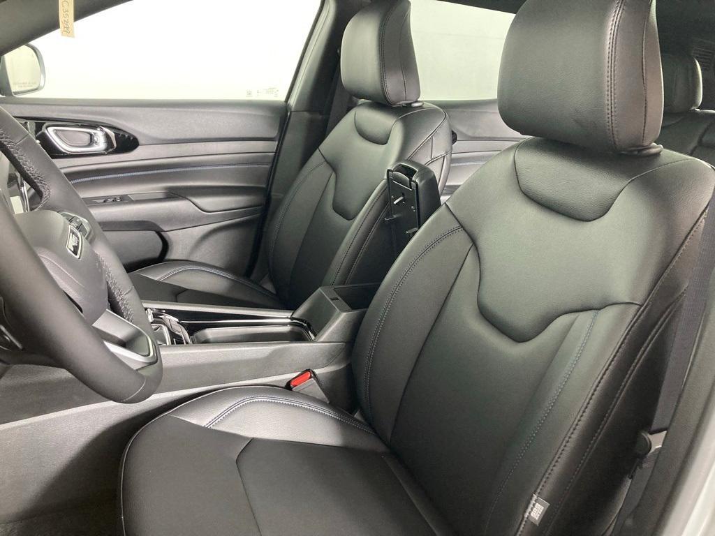 new 2025 Jeep Compass car, priced at $34,500