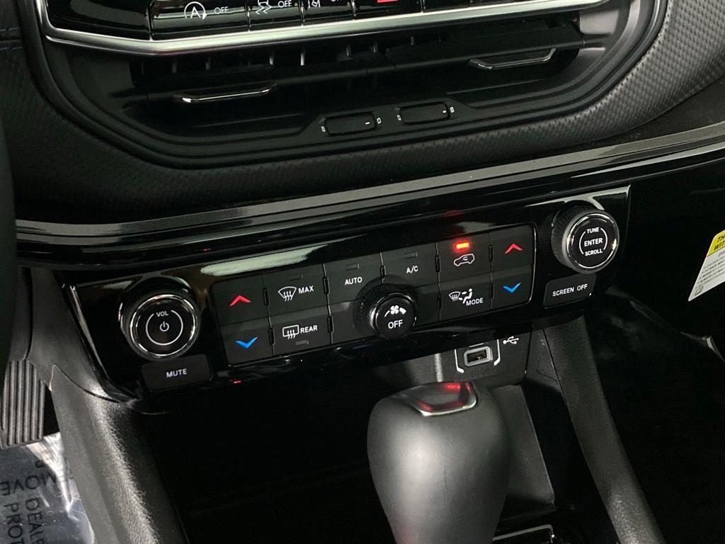 new 2025 Jeep Compass car, priced at $34,500
