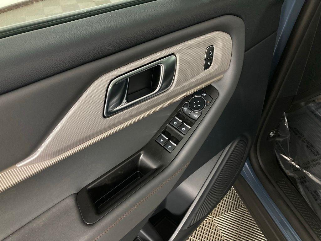 new 2025 Ford Explorer car, priced at $45,723