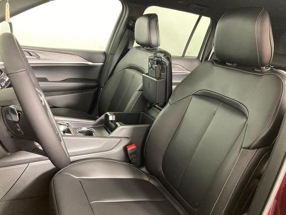 new 2025 Jeep Grand Cherokee car, priced at $46,044