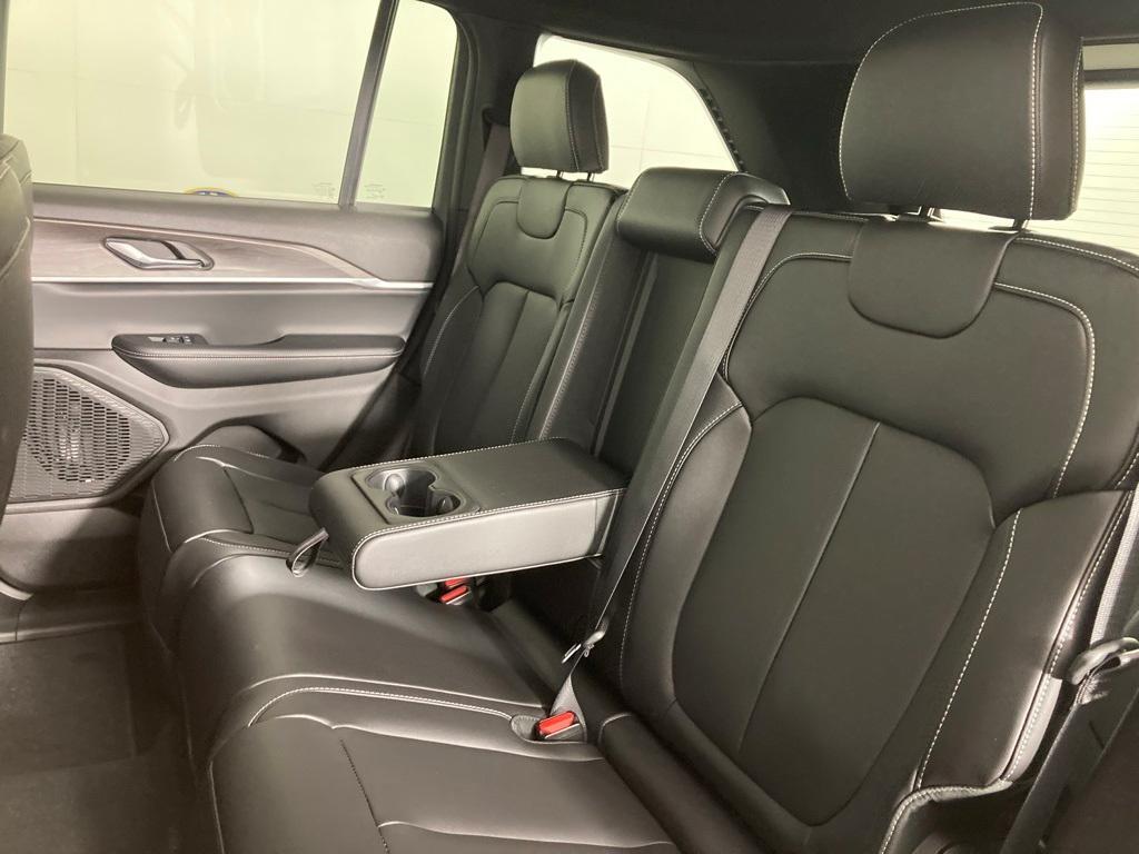 new 2025 Jeep Grand Cherokee car, priced at $46,044