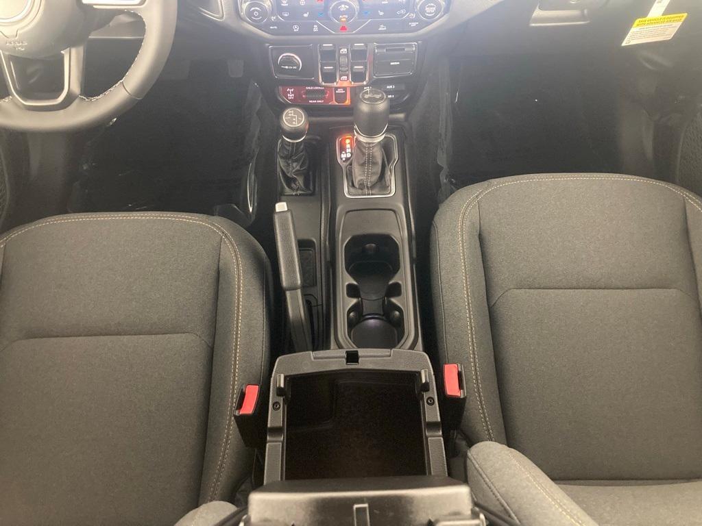 new 2025 Jeep Wrangler car, priced at $52,072