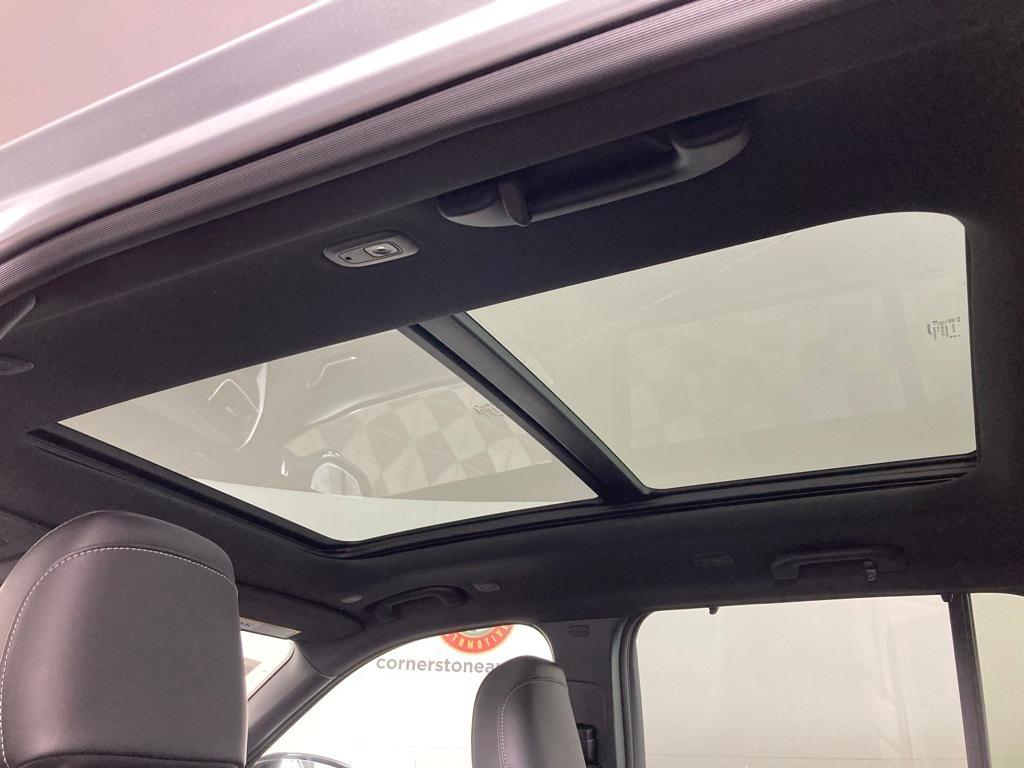 new 2025 Jeep Grand Cherokee car, priced at $48,135