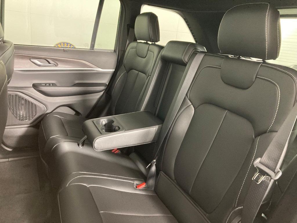 new 2025 Jeep Grand Cherokee car, priced at $48,135