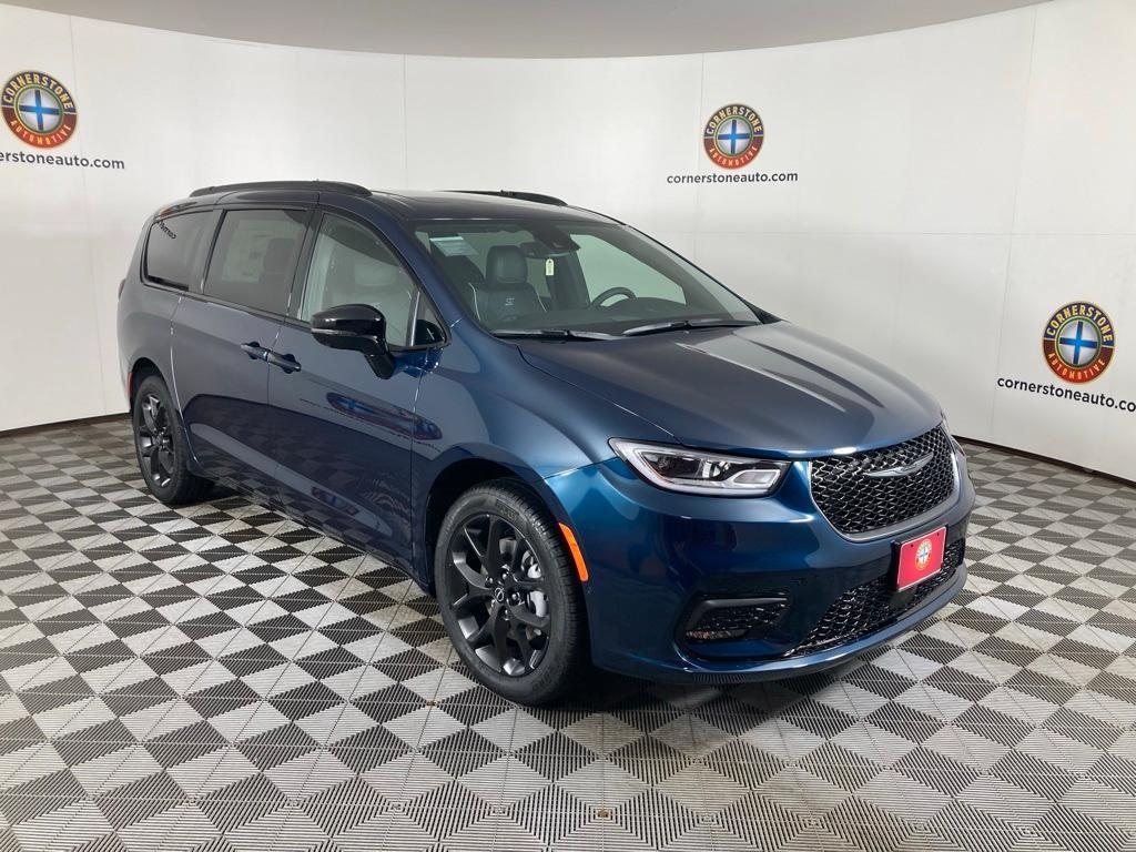 new 2025 Chrysler Pacifica car, priced at $50,814