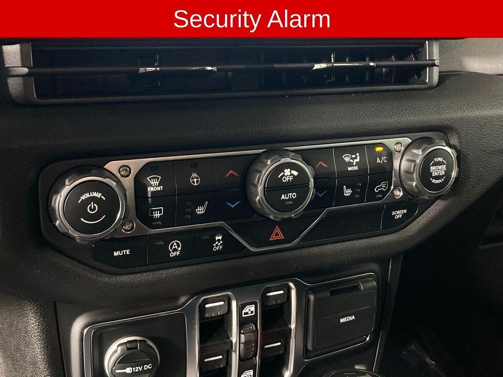 new 2025 Jeep Wrangler car, priced at $43,674