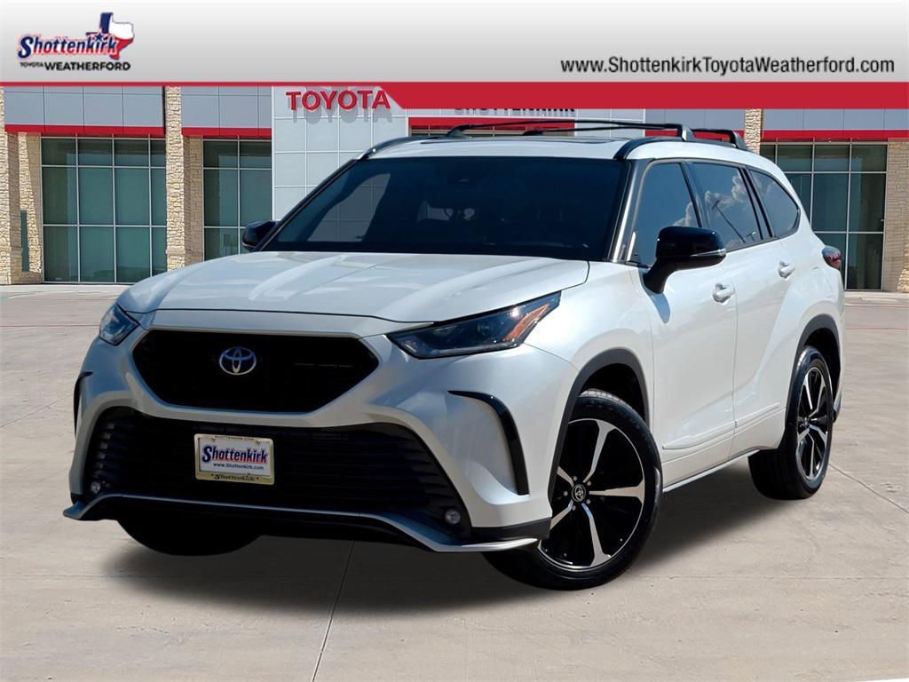 used 2022 Toyota Highlander car, priced at $36,887