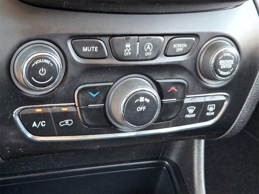 used 2020 Jeep Cherokee car, priced at $17,785