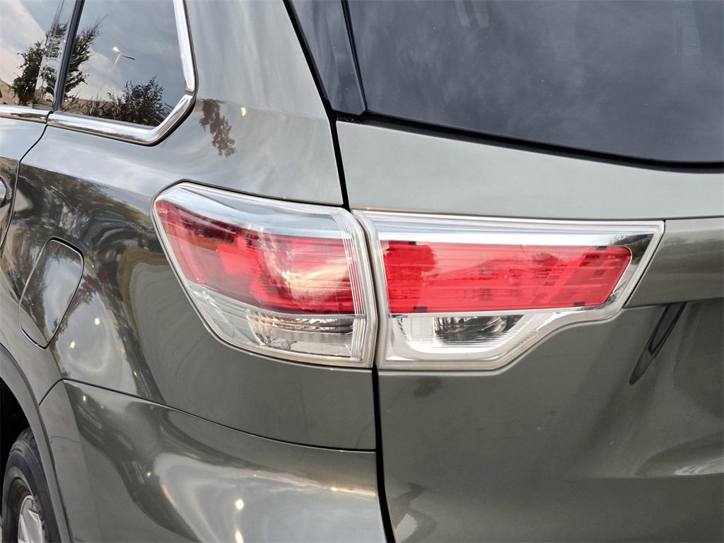 used 2014 Toyota Highlander car, priced at $9,976