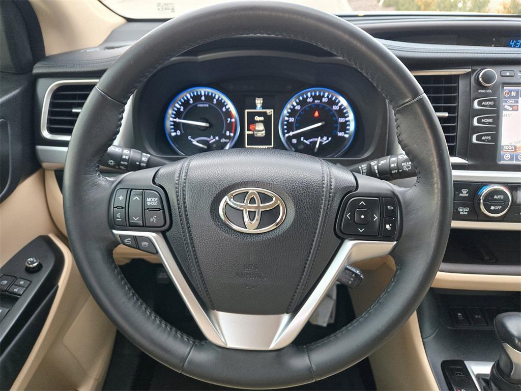 used 2014 Toyota Highlander car, priced at $9,976
