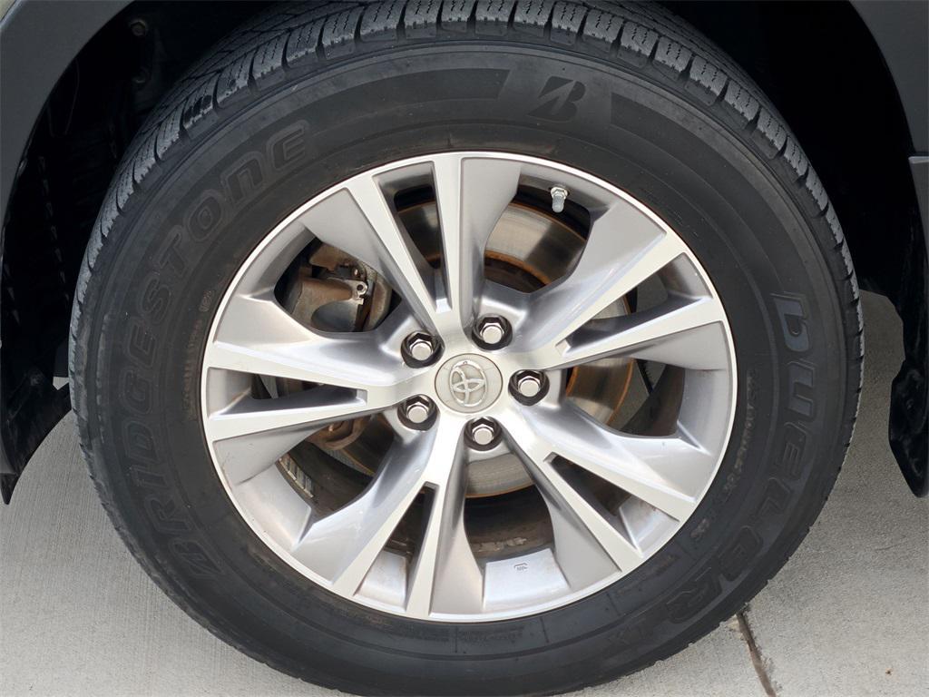 used 2014 Toyota Highlander car, priced at $9,976