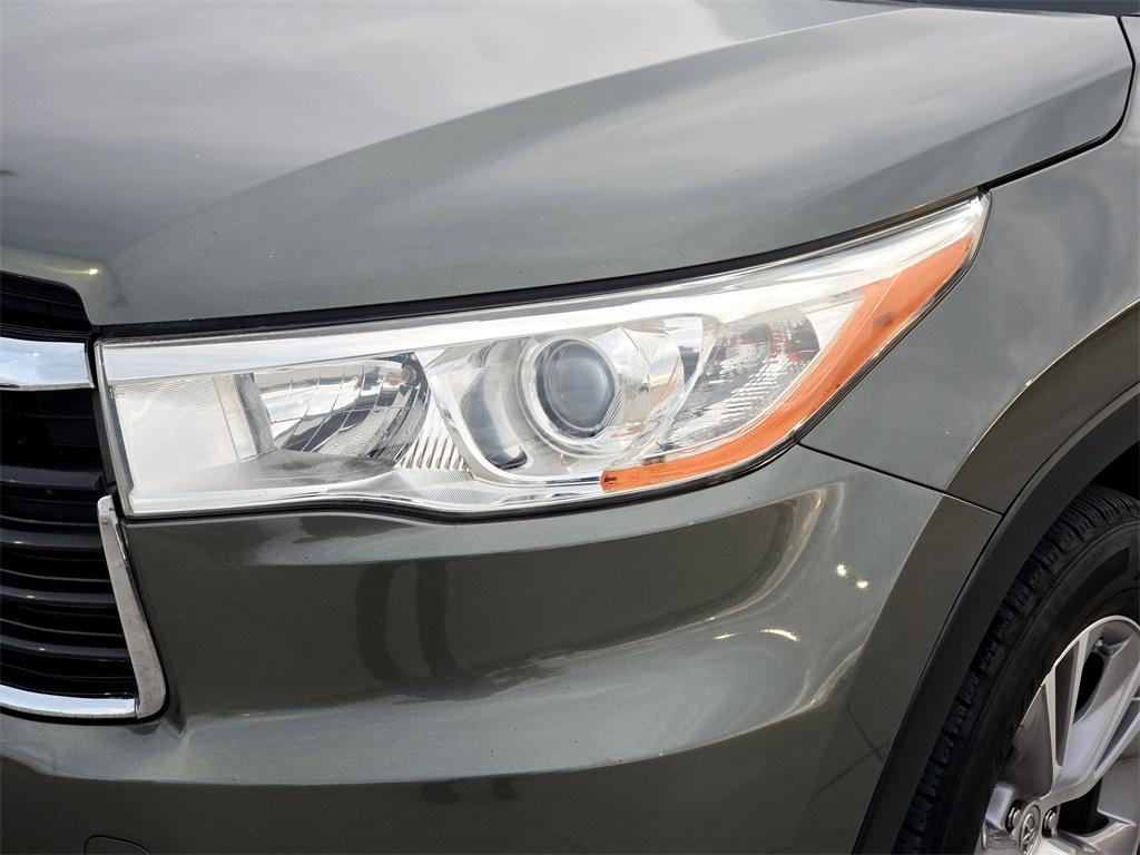 used 2014 Toyota Highlander car, priced at $9,976