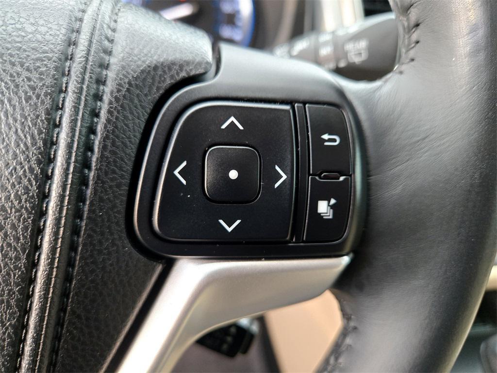 used 2014 Toyota Highlander car, priced at $9,976