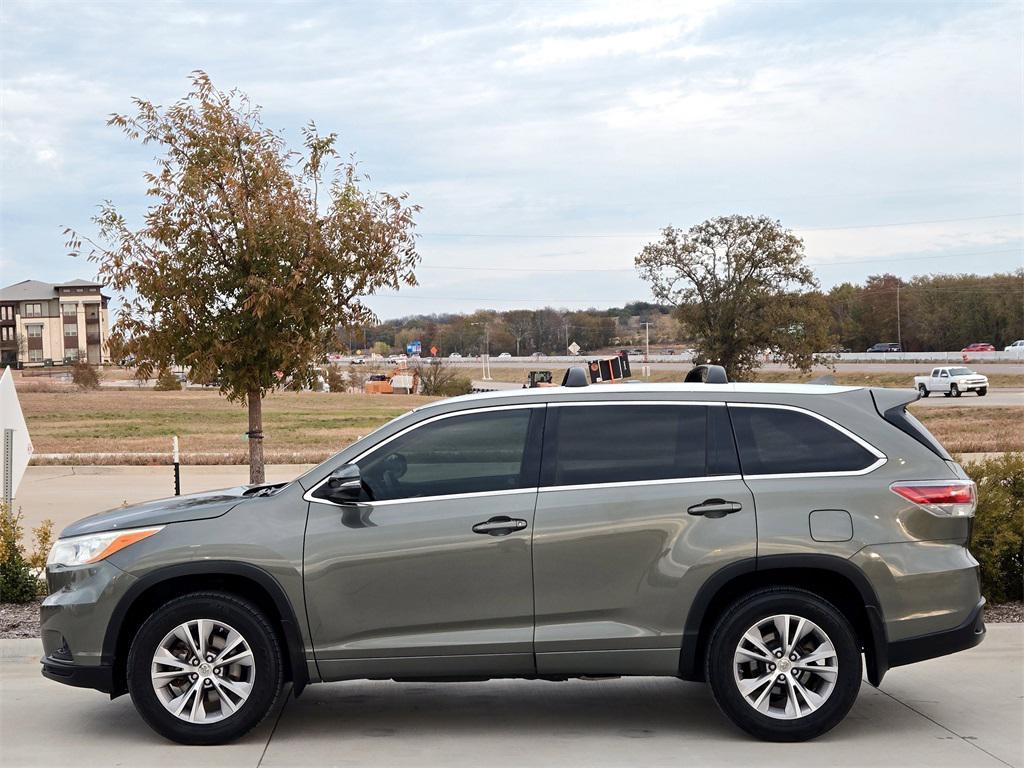 used 2014 Toyota Highlander car, priced at $9,976