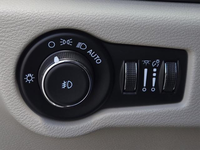 used 2023 Chrysler Pacifica car, priced at $21,701