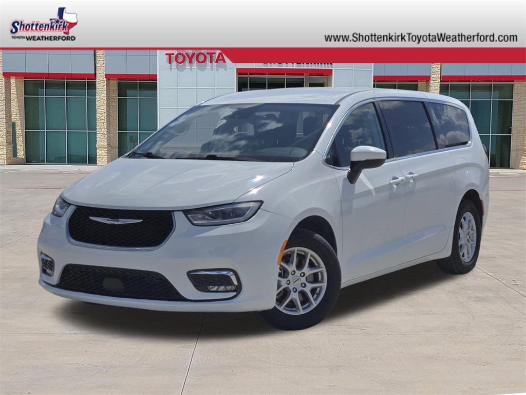 used 2023 Chrysler Pacifica car, priced at $21,701