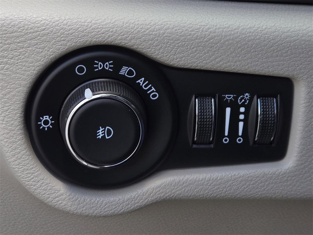 used 2023 Chrysler Pacifica car, priced at $21,701
