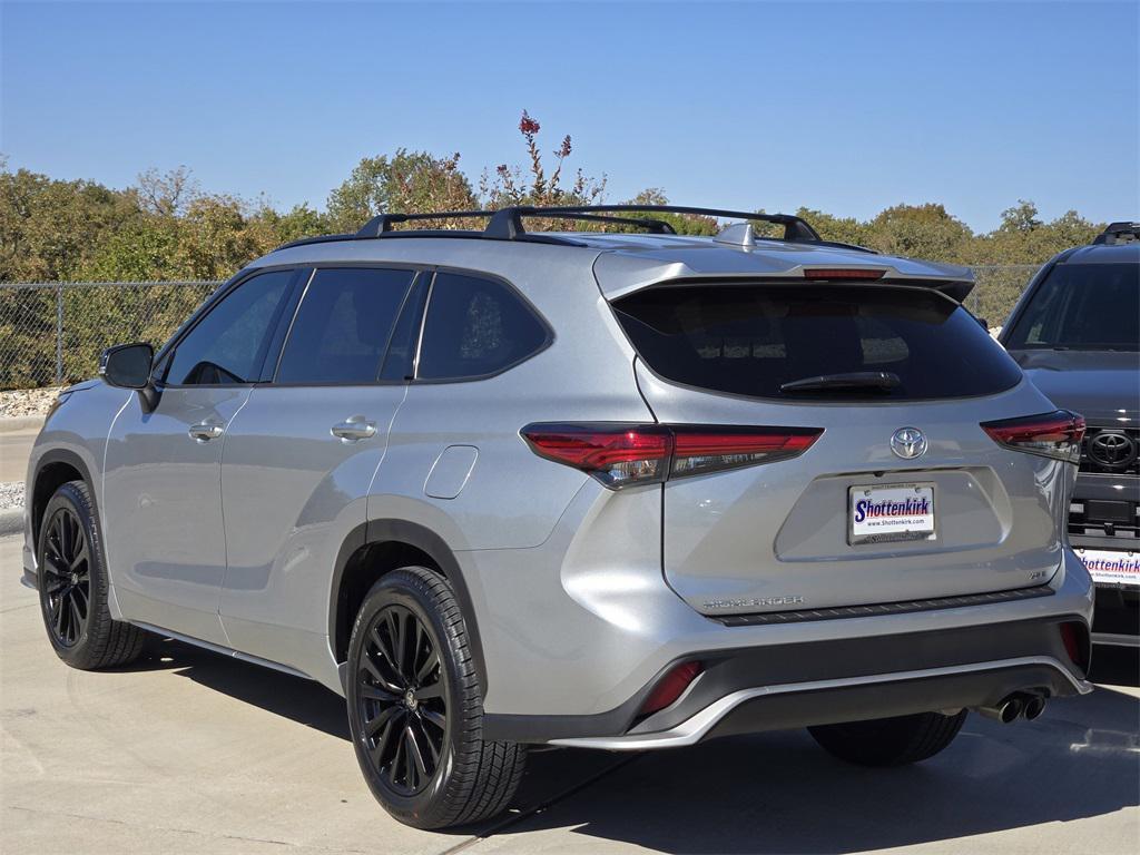 used 2023 Toyota Highlander car, priced at $29,942