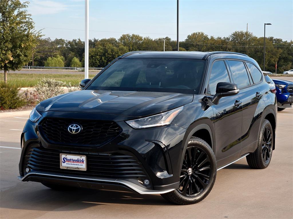used 2024 Toyota Highlander car, priced at $41,485