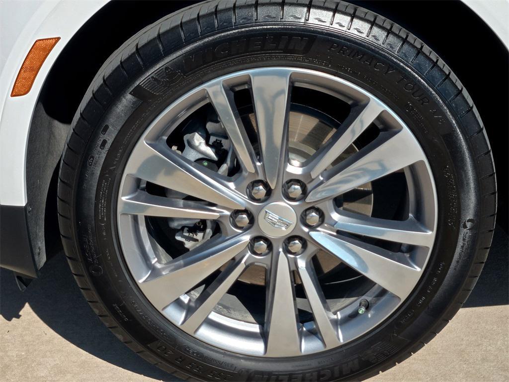 used 2024 Cadillac XT5 car, priced at $32,783