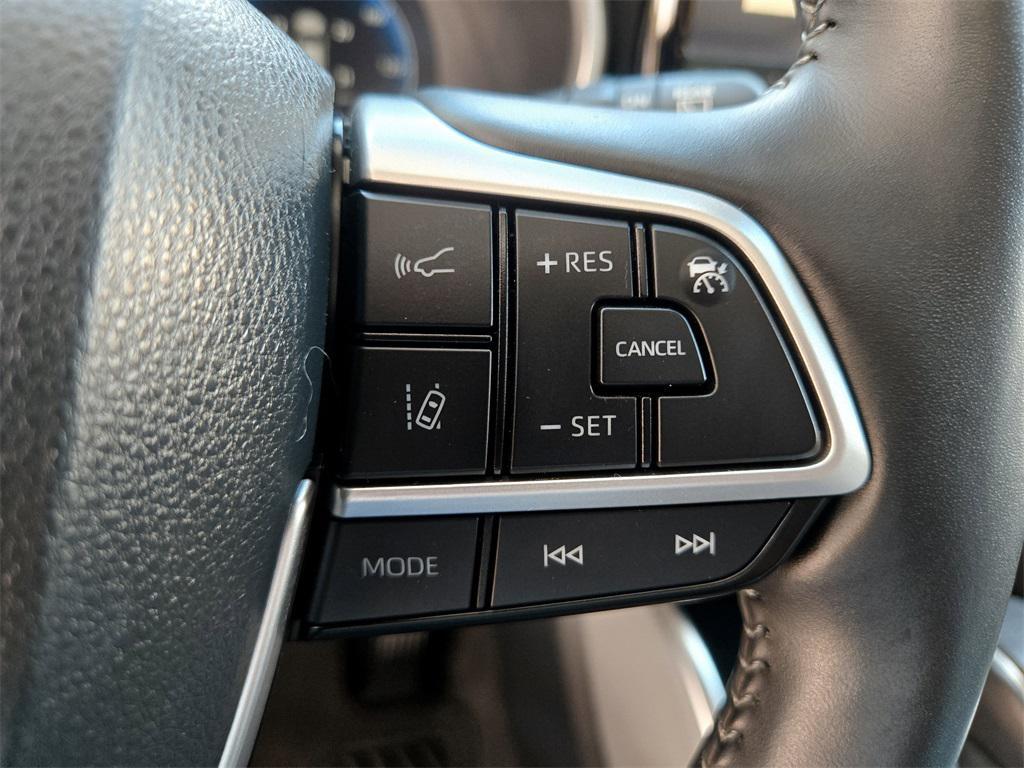 used 2023 Toyota Highlander car, priced at $36,907