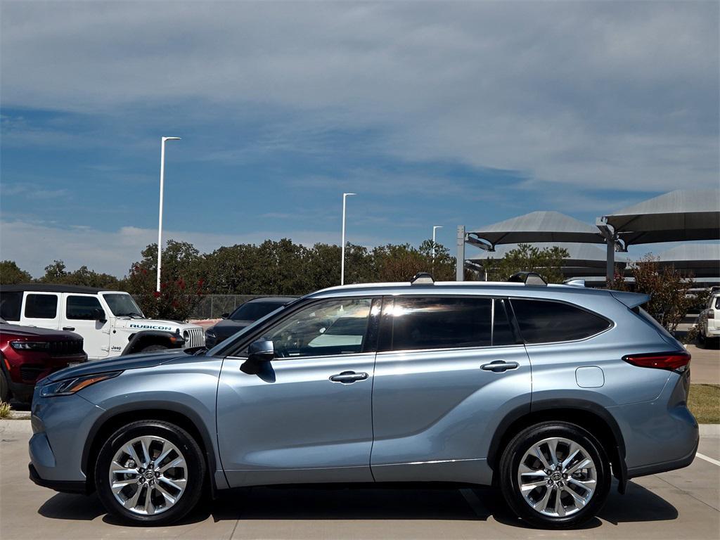 used 2023 Toyota Highlander car, priced at $36,907