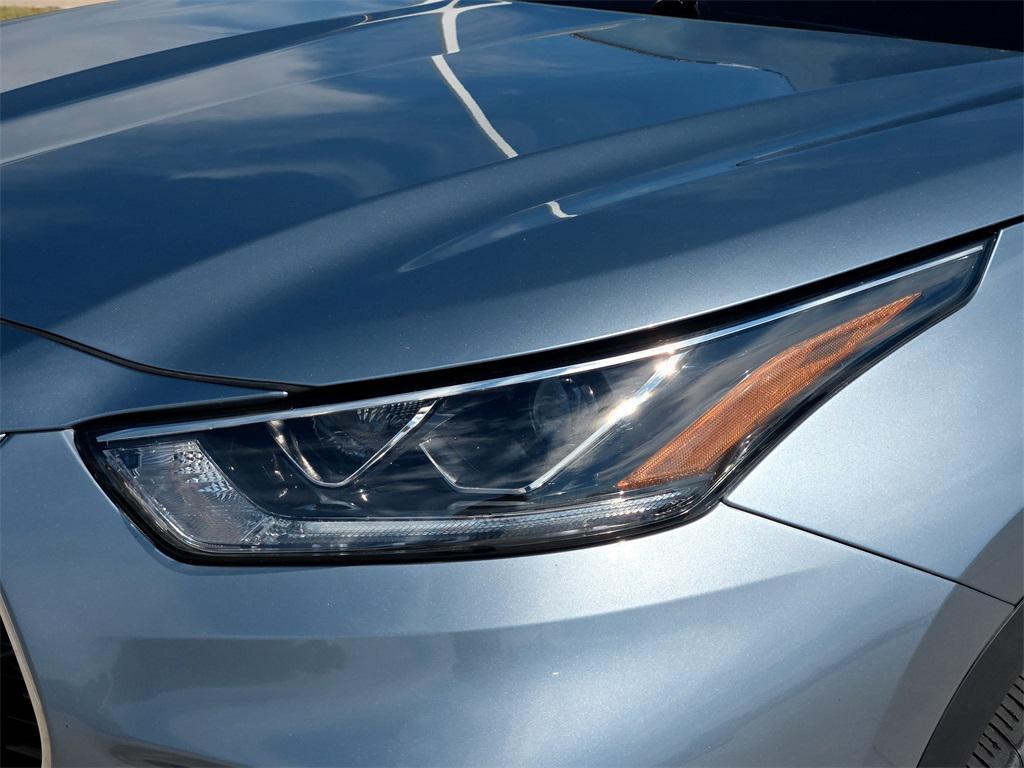 used 2023 Toyota Highlander car, priced at $36,907
