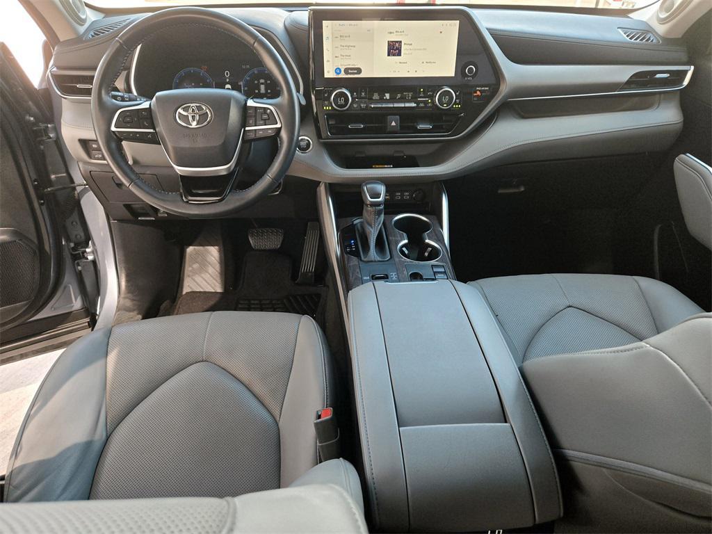 used 2023 Toyota Highlander car, priced at $36,907