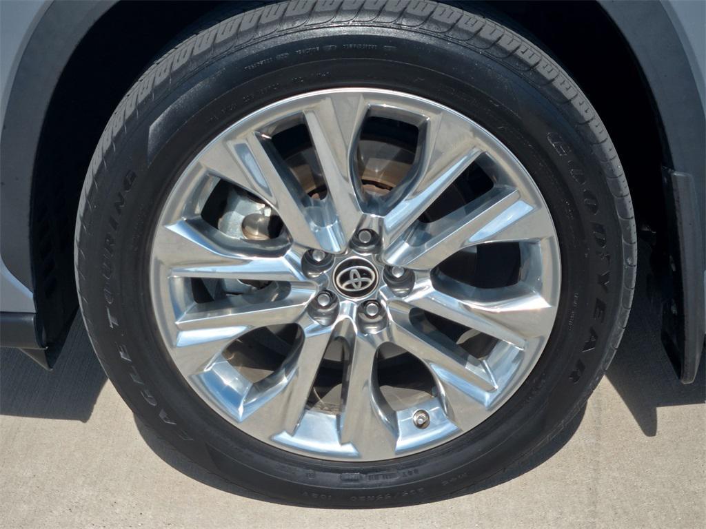 used 2023 Toyota Highlander car, priced at $36,907