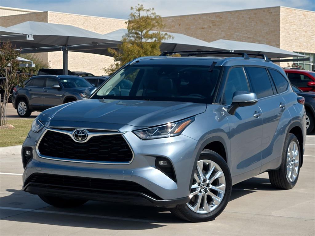 used 2023 Toyota Highlander car, priced at $36,907