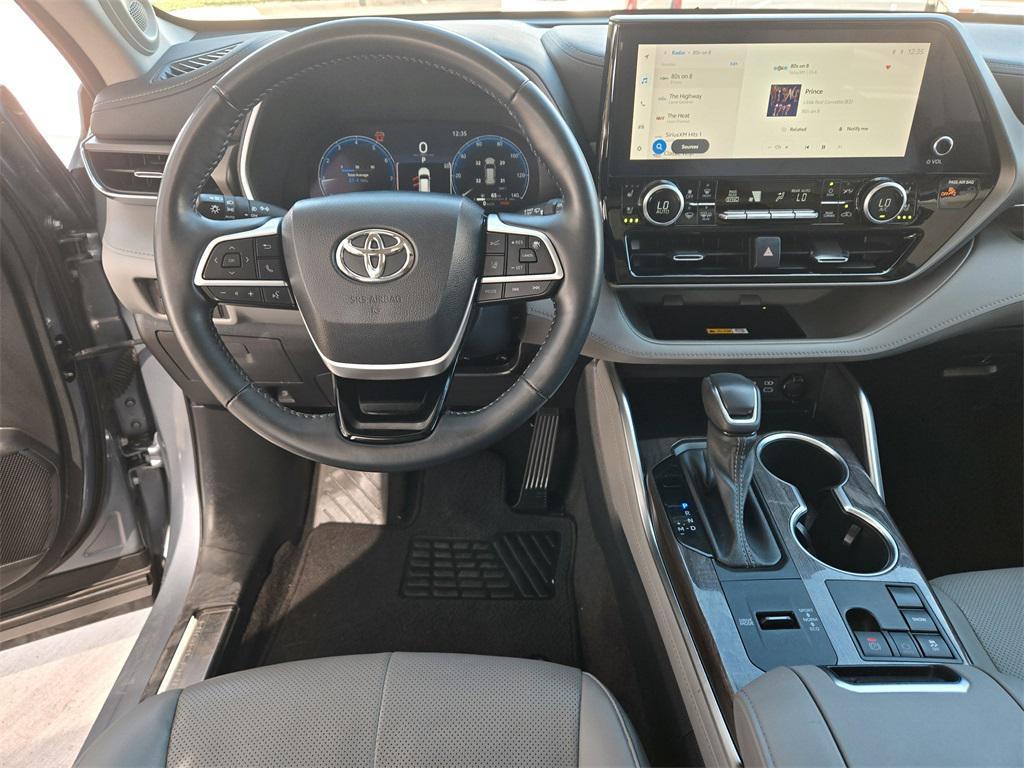 used 2023 Toyota Highlander car, priced at $36,907
