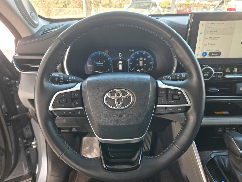 used 2023 Toyota Highlander car, priced at $36,907