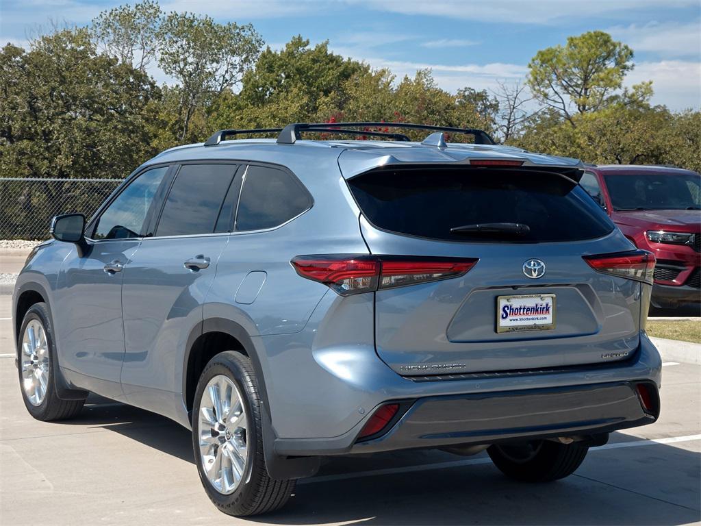 used 2023 Toyota Highlander car, priced at $36,907