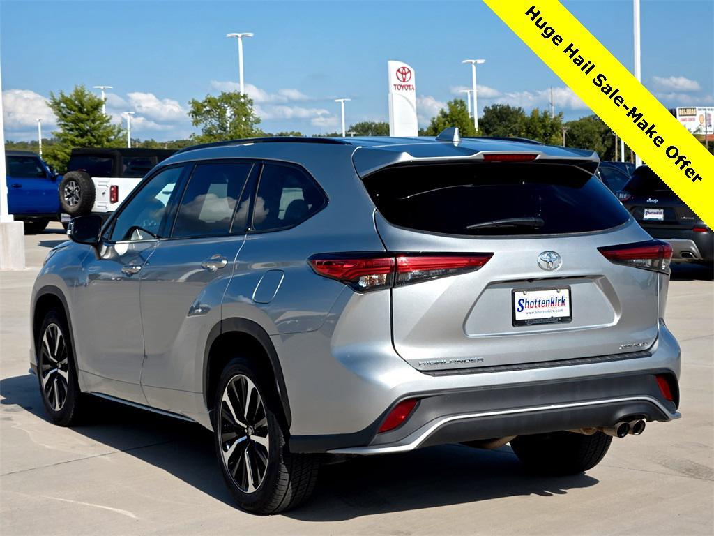 used 2022 Toyota Highlander car, priced at $32,850