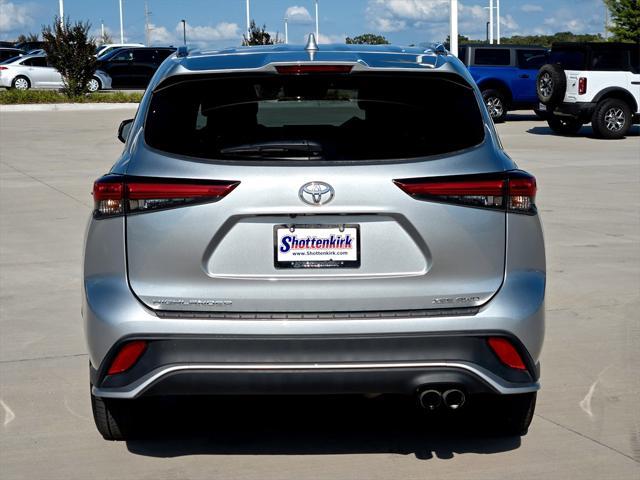used 2022 Toyota Highlander car, priced at $36,539