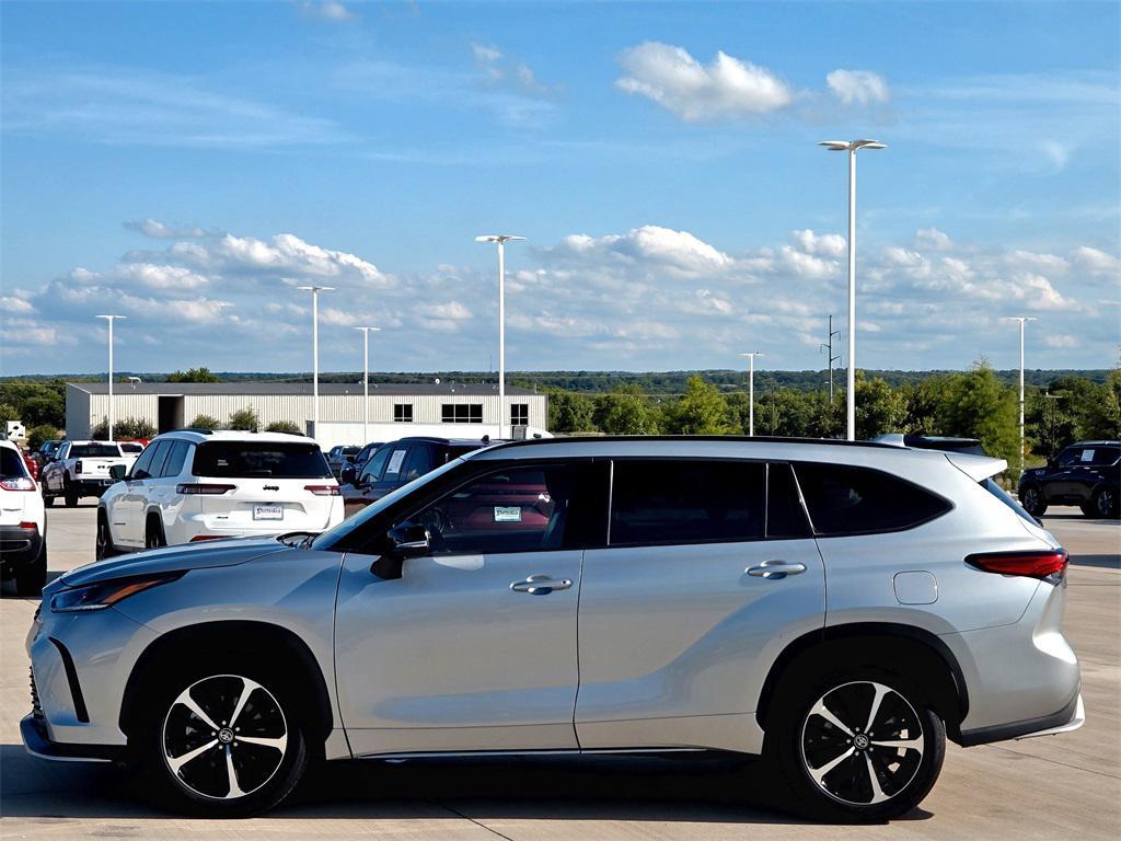 used 2022 Toyota Highlander car, priced at $31,932