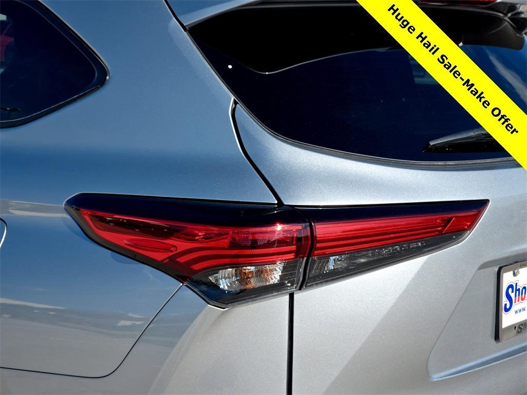 used 2022 Toyota Highlander car, priced at $32,850