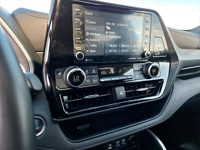 used 2022 Toyota Highlander car, priced at $36,539