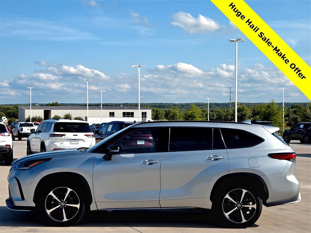 used 2022 Toyota Highlander car, priced at $32,850