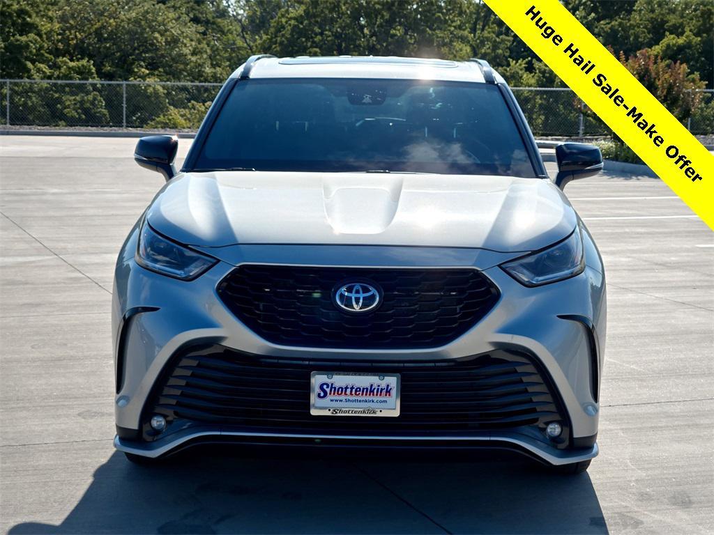 used 2022 Toyota Highlander car, priced at $32,850