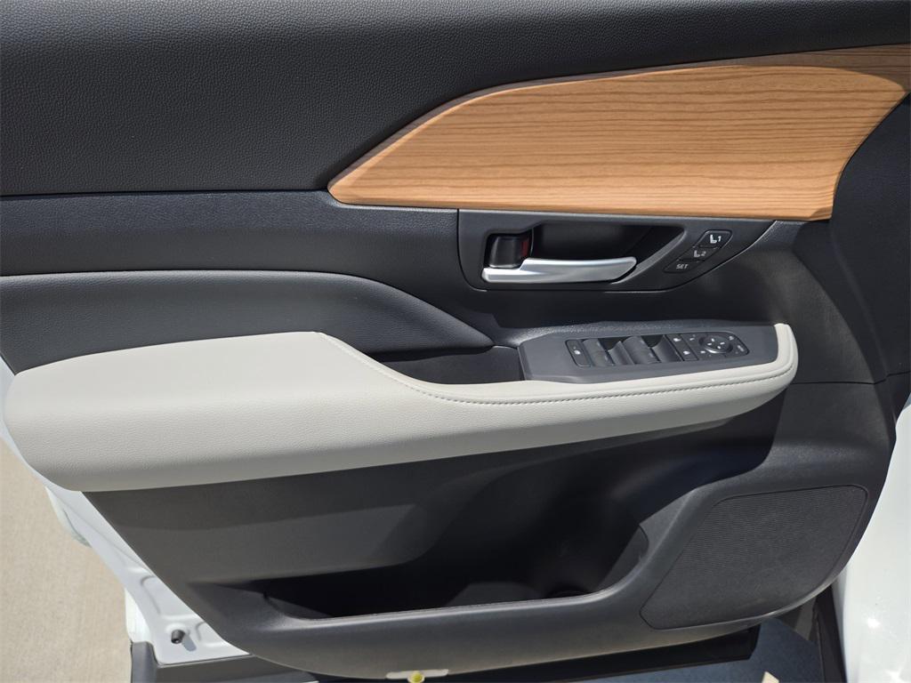 new 2025 Toyota Grand Highlander car, priced at $60,062