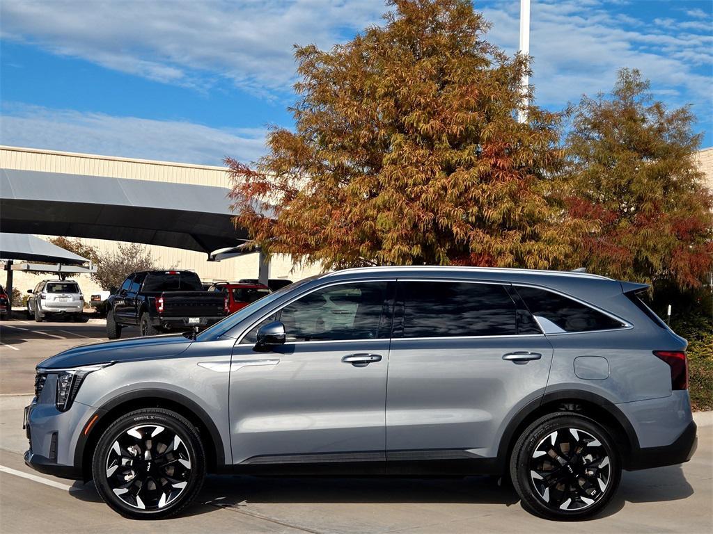 used 2025 Kia Sorento car, priced at $33,739