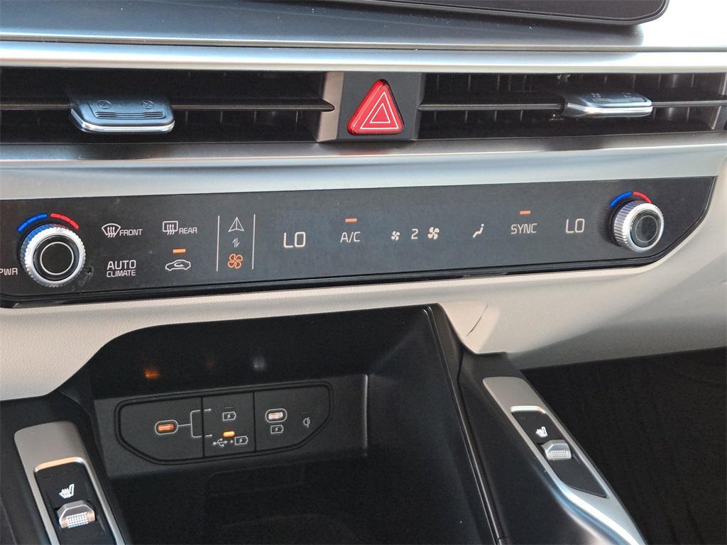 used 2025 Kia Sorento car, priced at $33,739